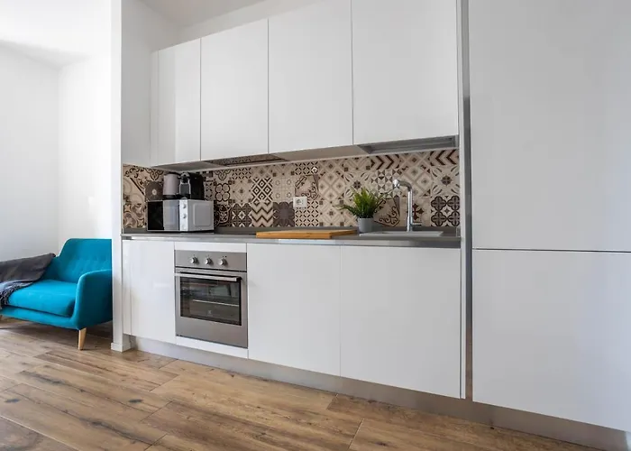 Sunlit 1 Bedroom Apt Via Pirelli